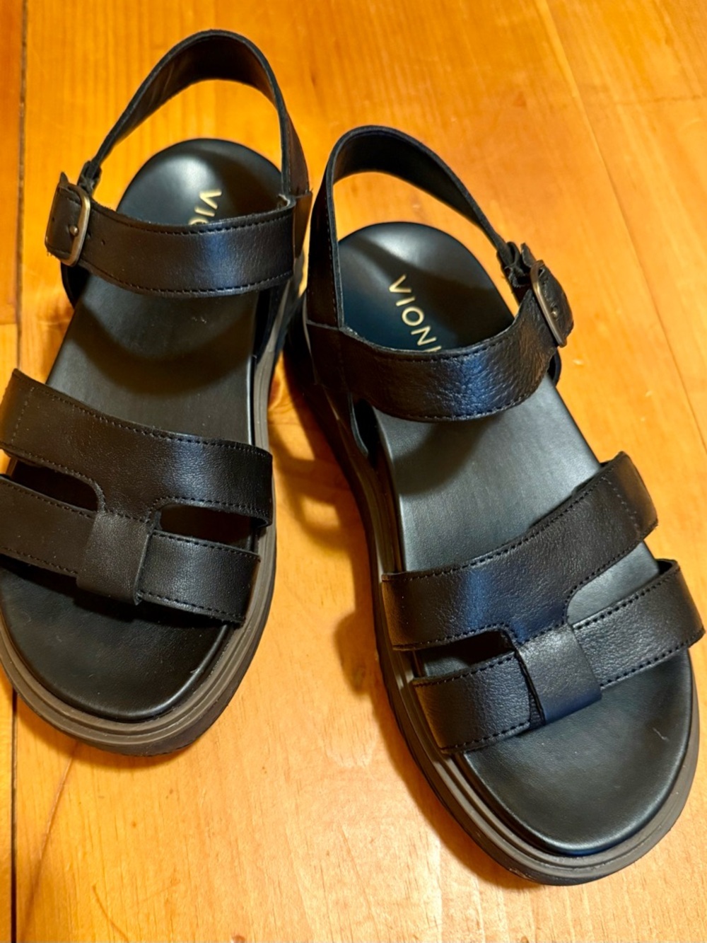 Vionic Black Leather Solana Sandals